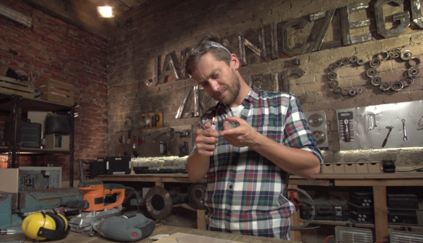 Instrukcje wykonania: boombox, rozpalarka do grilla, lampa kempingowa, mikroskop