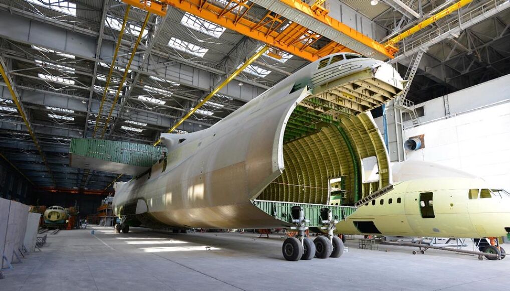 Według różnych informacji drugi egzemplarz An-225 jest ukończony w 50-70 procentach. W fabryce mają się znajdować między innymi nigdy nie zamontowane skrzydła i reszta podwozia