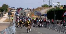 Roosen wygrał 2. etap Vuelta a Burgos, niebezpieczna kraksa na ostatnim kilometrze