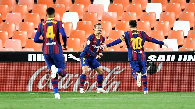 FC Barcelona wciąż walczy o tytuł. Pięć goli w Walencji