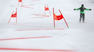 Pekin 2022. Wiatr namieszał. Odwołany start drużyn mieszanych w alpejskim slalomie równoległym
