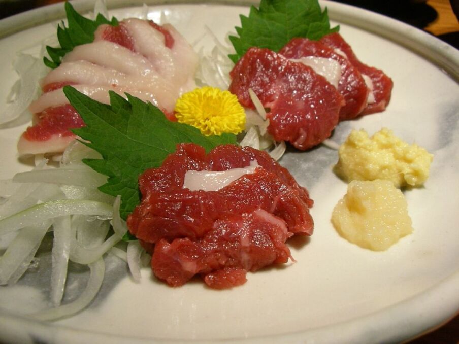 Basashi czyli japońska potrawa z surowej koniny