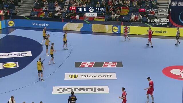Polakkene dominerte første halvdel av kampen med Sverige i håndball-EM